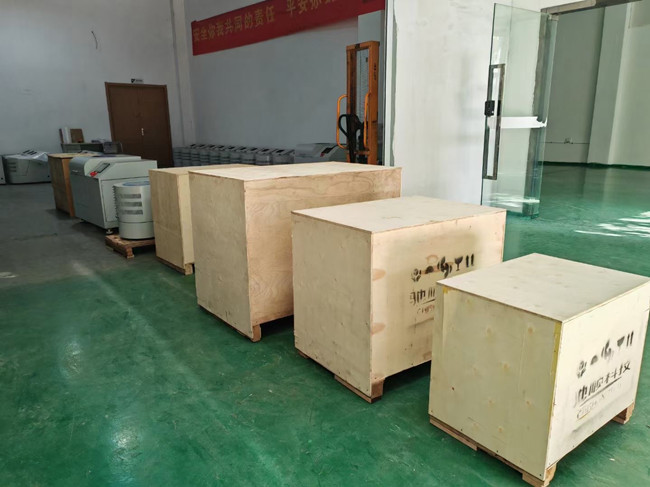 發(fā)往土耳其、加拿大行星式球磨機和全方位行星式球磨機